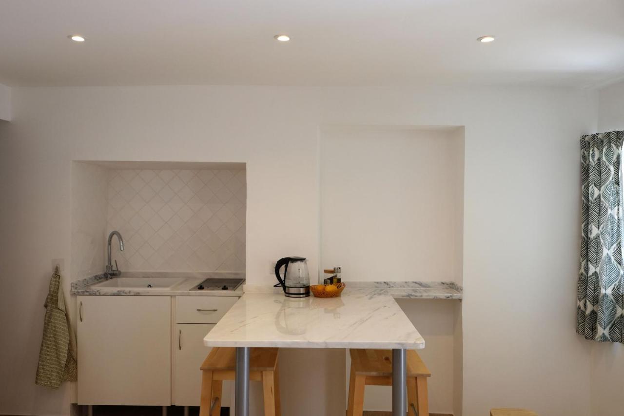 Proa D'Alfama Guest House Lisbon Bagian luar foto